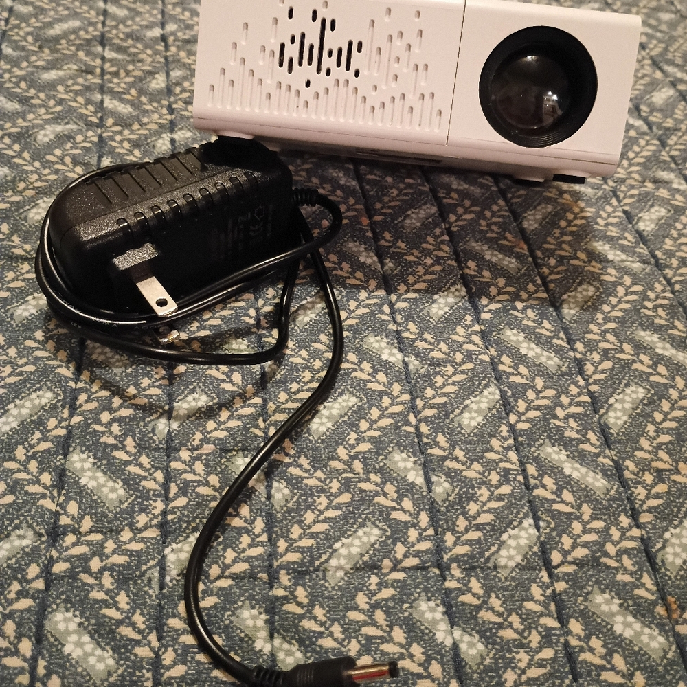 White LED Projector - Picture 8 of 8